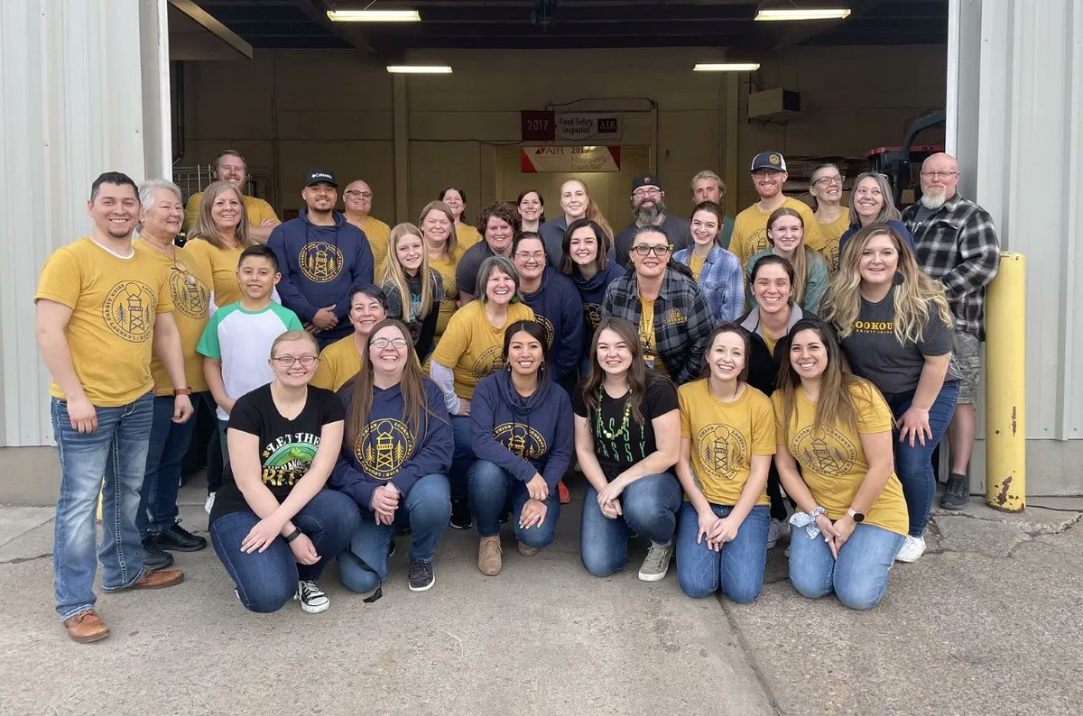 IdahoFoodbank's tweet photo. The Lookout Credit Union team set another record volunteering in Pocatello by labeling and boxing 18,000 pounds of frozen mashed potatoes in 50 minutes!
We are thankful for their continued support and very impressed by their teamwork! @lookoutcu https://t.co/z4xURJaOvr