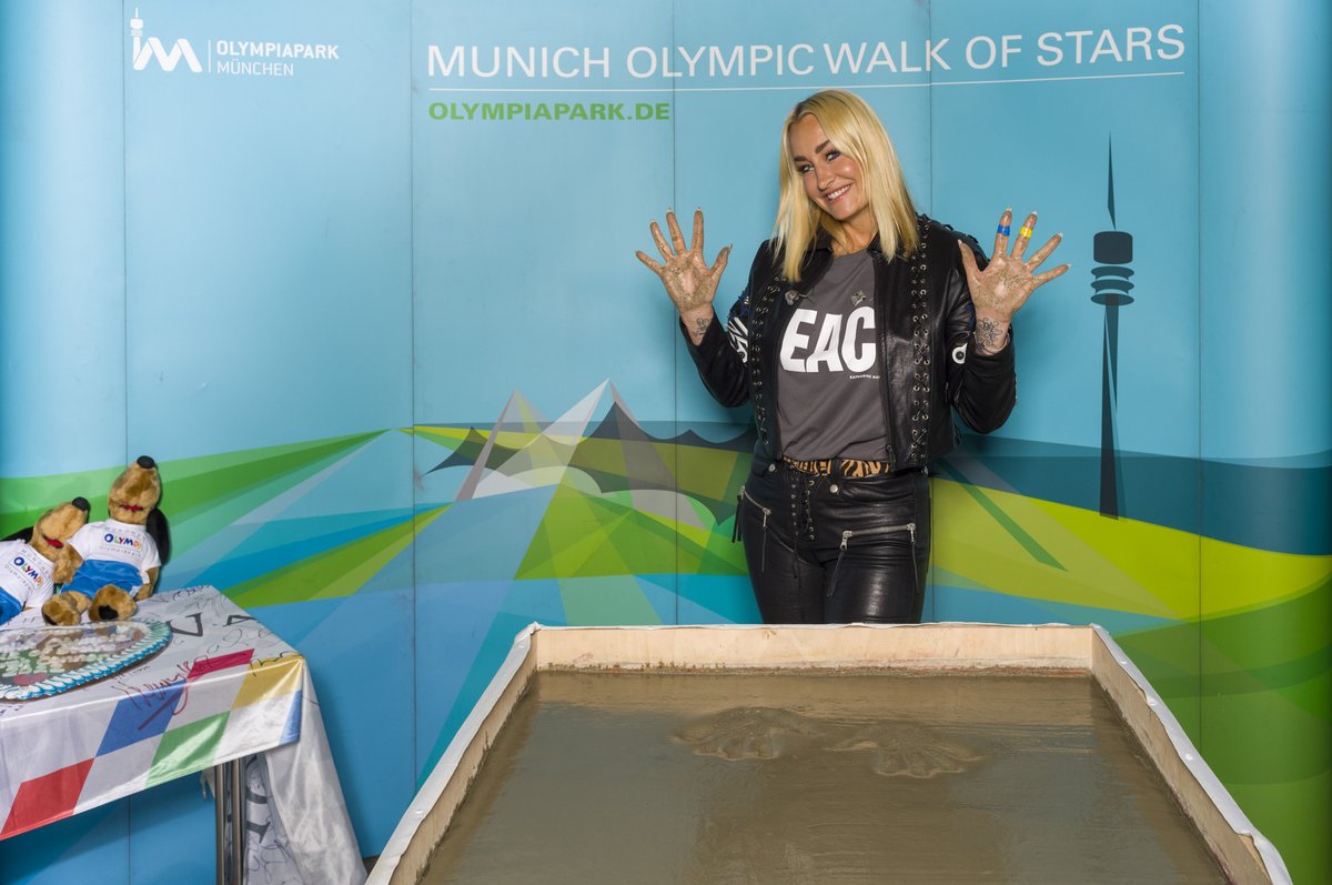 OLYMPIAPARK's tweet photo. #MOWOS Monday: Heute aus aktuellem Anlass! Erst letzte Woche war @sarahconnorfc bei uns im #Olympiapark zu Gast.
🎵 Seit Jahren begeistert Sarah Connor hier ihre Fans. Jetzt hat sie sich im MOWOS verewigt - so herzlich und bewegend wie ihre Songs! ✨
📸 Martin Hangen https://t.co/AzKVVCEmjj