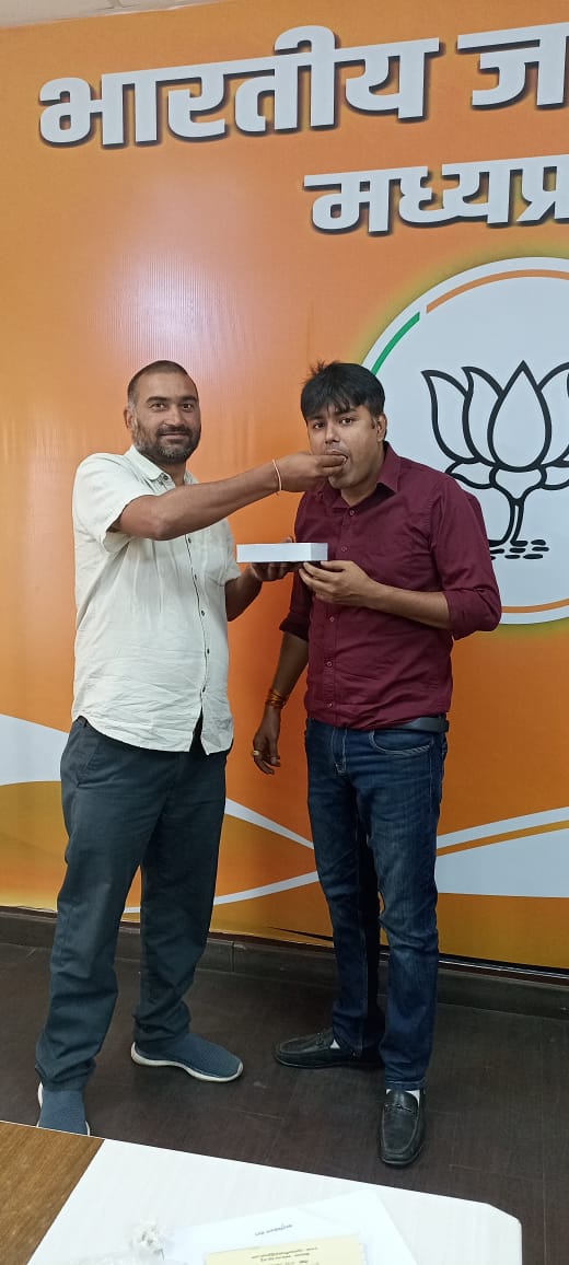 prosatya's tweet photo. @BJP4MP के प्रदेश आईटी संयोजक श्री @iamanbjp जी स्नेह एवं मार्गदर्शन प्राप्त हुवा। आपका बहुत बहुत आभार एवं धन्यवाद। https://t.co/VdVtR2JxdK