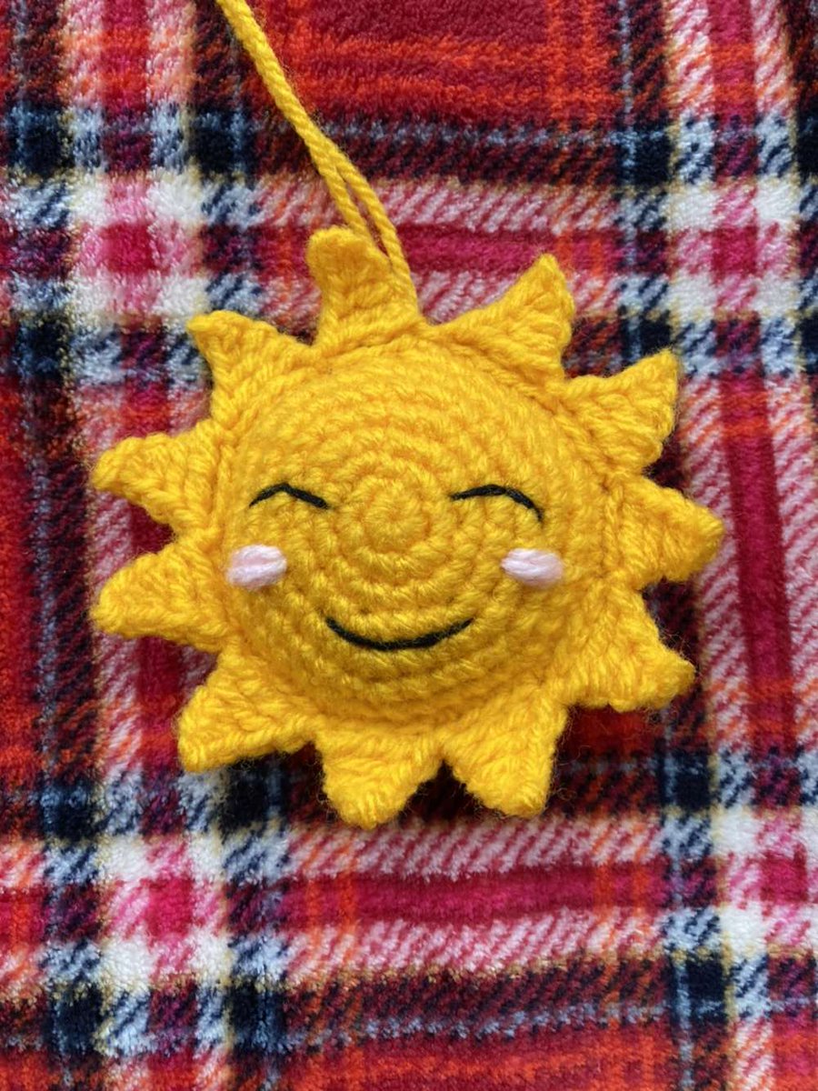 Craft swap with my friend! 
#sun #sunshine #happyvibes #sunart #crochetsun #sunpainting #crochet #paint #painting #art #drawing #craftswap #sunrise #sunset