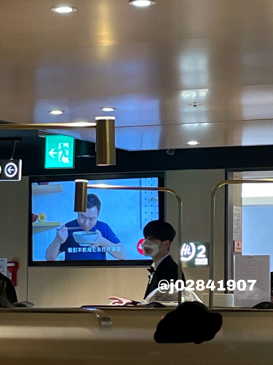 j02841907's tweet photo. 건희군 하이디라오에서 찍은 사진입니당...제가 이제 봐서 이제 올리네용!
#원어스건희 #건희 #건희미담 https://t.co/7VRiJX0Fce