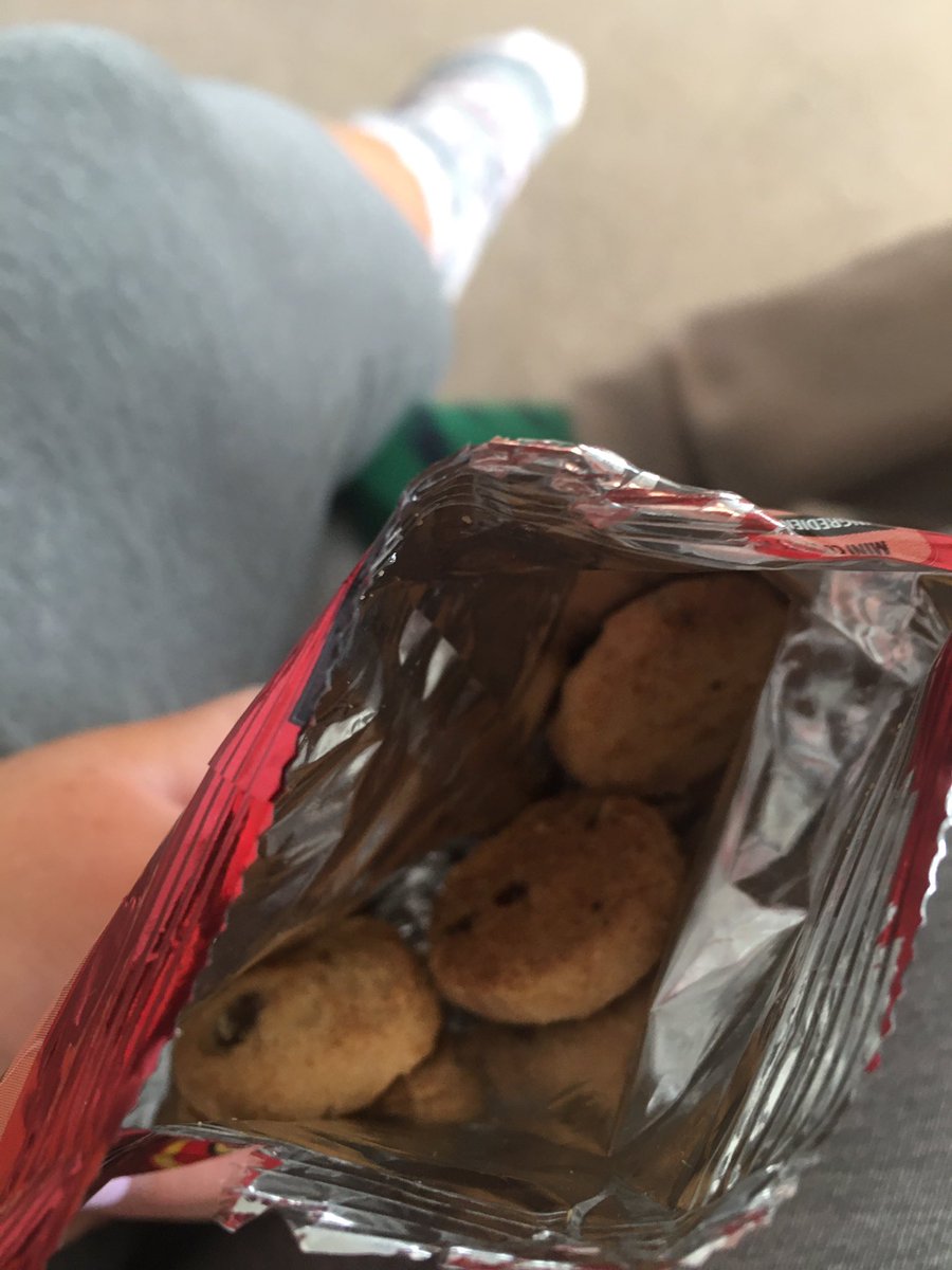 selizaevs's tweet photo. @AldiUK no wonder they are only 99calories a bag when you open them and find 3 cookies! 3!!!🙄 #Aldi https://t.co/Z6UCUdo1gf