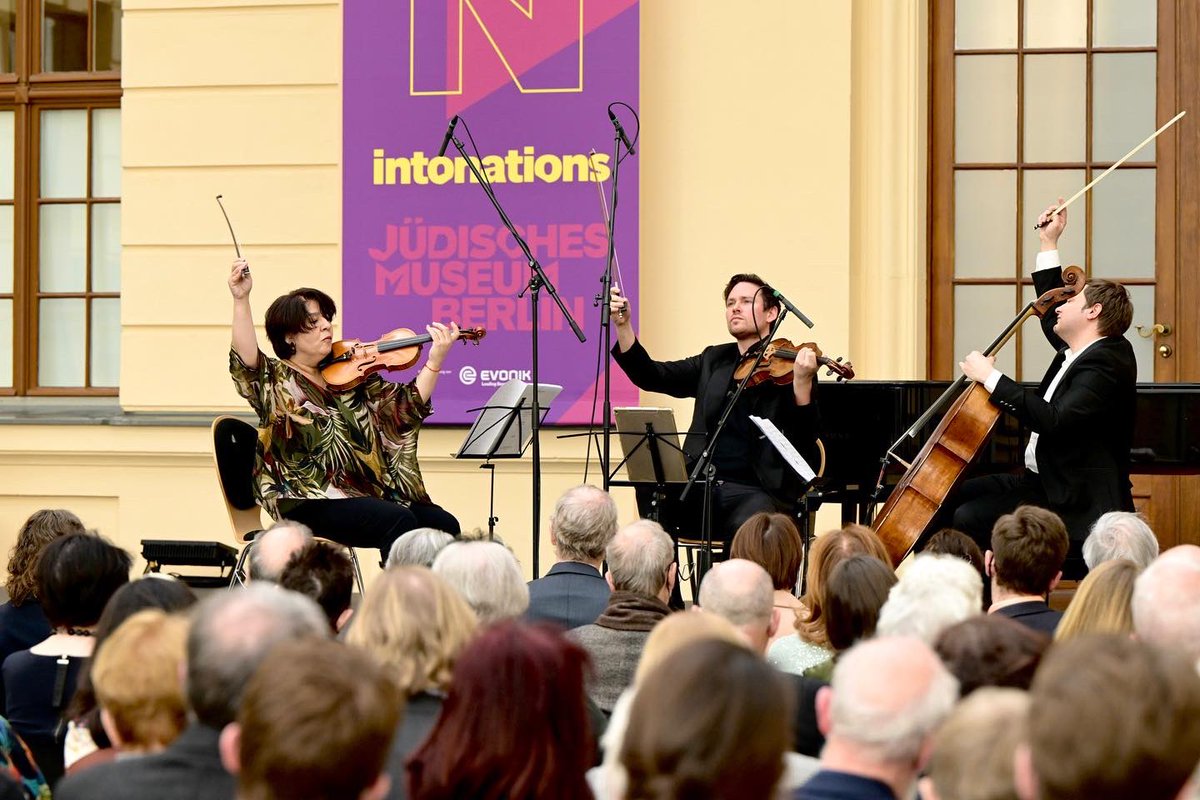 La semaine dernière à Berlin, 3 concerts pour les 10 ans et la dernière édition du Festival « Intonations » porté par Elena Bashkirova. Grande de joie d’avoir retrouvé de merveilleux amis artistes sur scène.