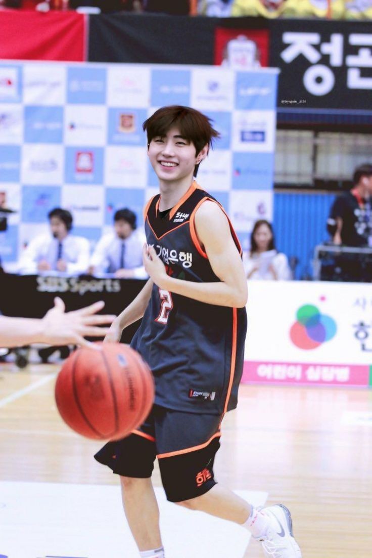 sunghooniejayy's tweet photo. First time kong manood ng UAAP di ko inaasahang mag kaka boyfriend pa ako 😭💓
grabe naman yun Lord!🥹 https://t.co/C31BDFBQWQ
