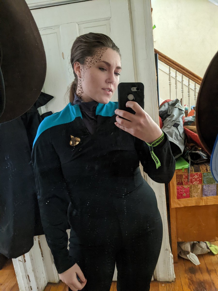 AskKayleeFrye's tweet photo. I took no pics of myself at #StarTrekCHI on Sunday but I did do a jadzia dax cosplay for the first time! https://t.co/AHawyAX3R2