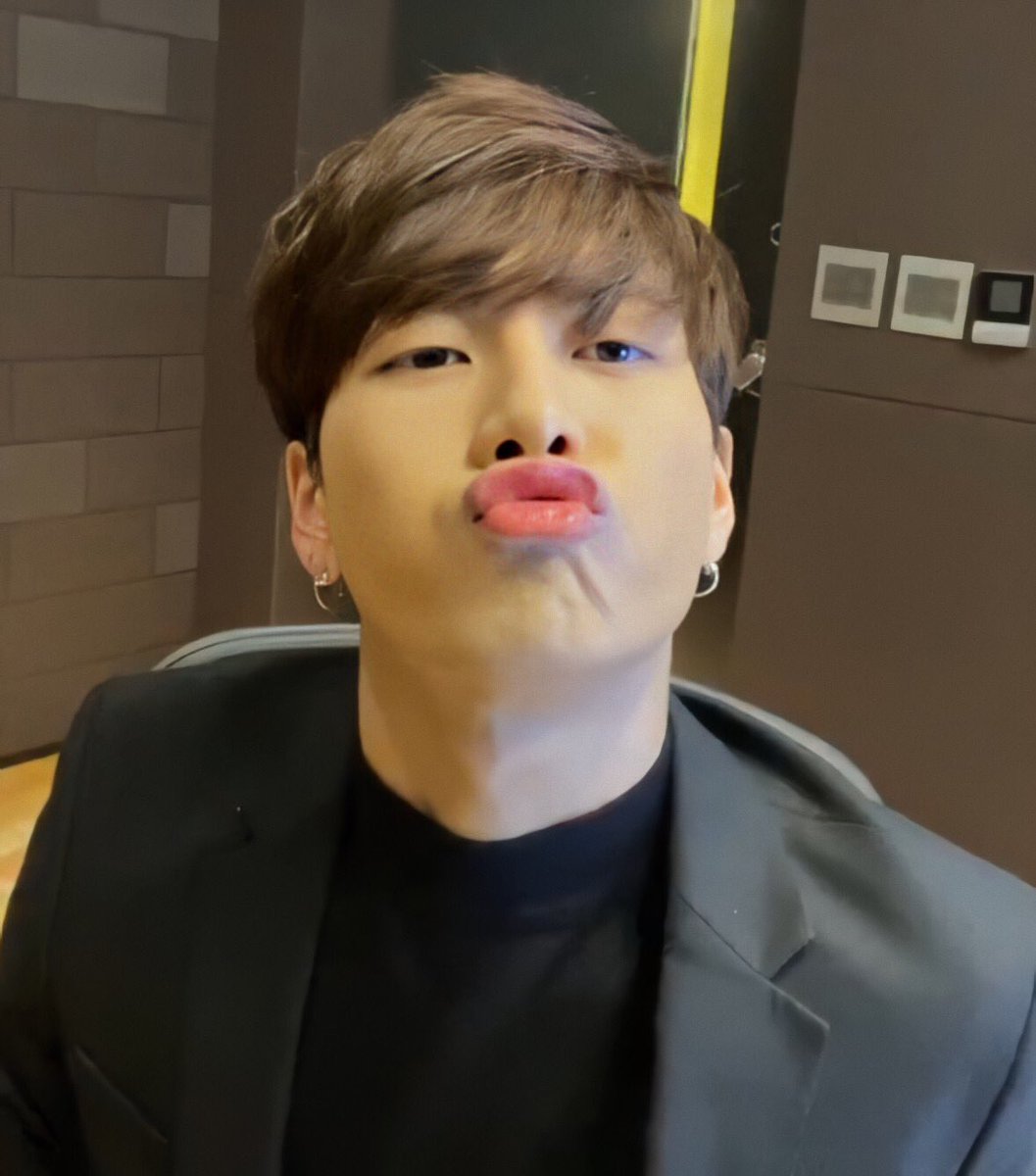 dauntlessxoxo's tweet photo. I suddenly had an urge to watch #EveryDateWithJackson but I don't know where to watch. No English sub on YT.
#JacksonWang #TEAMWANGrecords @JacksonWang852 https://t.co/WDCdrZIvuT