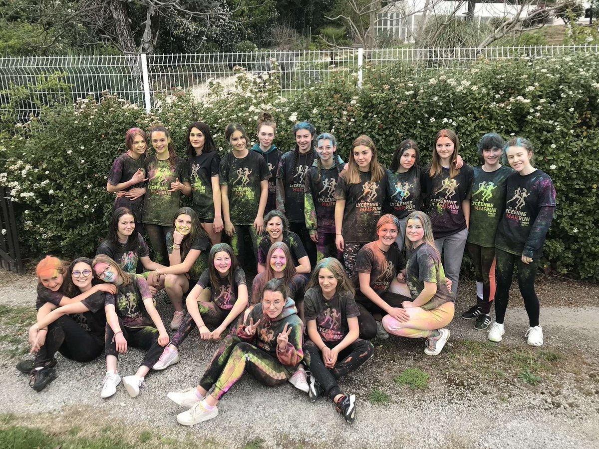 CEyrieux's tweet photo. Les filles de troisième du collège de l’Eyrieux ont participé à une course avec Mme Lemée. Première photo avant, deuxième après la course. https://t.co/XLoxZSES2K