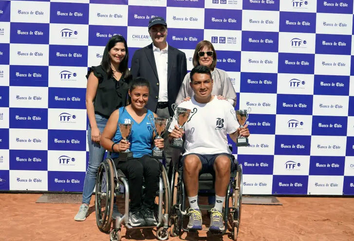 Teleton's tweet photo. ¡Jornada redonda en el #ChileanOpen Copa @bancodechile🎾!
@MacaCabrillana y @aacs1107, se coronaron campeones en las competencias individuales del torneo de tenis adaptado más importante de Sudamérica.
¡Con este resultado, Cabrillana amaneció 10° del 🌎!
¡Felicidades! 🦾👏👏 https://t.co/vdgI7igTnk