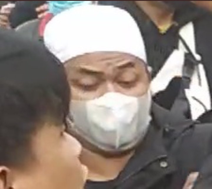 MasCuking's tweet photo. Dari awal gua incer kadrun2 berpeci putih yang ngeroyok Ade Armando ini..

Kena juga muke lo pade.. @DivHumas_Polri @CCICPolri https://t.co/YsMwws4HZB