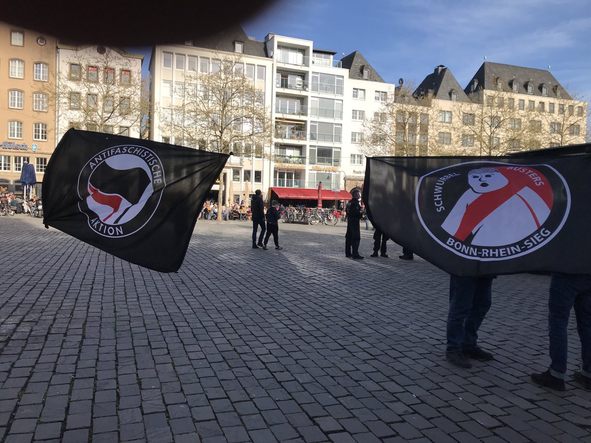 LoveGuerillero's tweet photo. @OgRD_Buendnis 🖤❤️ #Köln #k1104 #NachDenRechtenSehen #GegenJedenAntisemitismus #BetreutesSchwurbel Köln Aktiv nicht unwidersprochen mit Nazis spazieren lassen Gegenprotest steht https://t.co/W6a0cu1X08