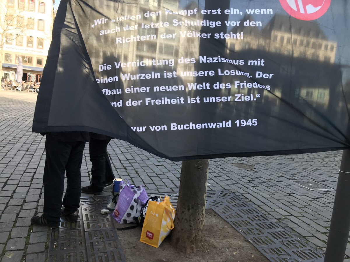 LoveGuerillero's tweet photo. @OgRD_Buendnis 🖤❤️ #Köln #k1104 #NachDenRechtenSehen #GegenJedenAntisemitismus #BetreutesSchwurbel Köln Aktiv nicht unwidersprochen mit Nazis spazieren lassen Gegenprotest steht https://t.co/W6a0cu1X08