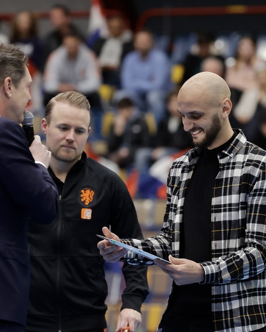 OranjeFutsal's tweet photo. 𝗪𝗮𝘁. 𝗘𝗲𝗻. 𝗖𝗮𝗿𝗿𝗶è𝗿𝗲. 🤯

7️⃣5️⃣ caps
9️⃣ goals
2️⃣ eindrondes 

Bedankt voor alles, captain! @OSaadouni 👏🧡 https://t.co/6qfkM6wRrm