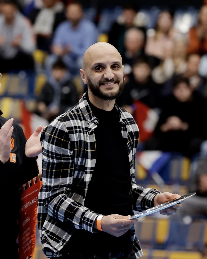 OranjeFutsal's tweet photo. 𝗪𝗮𝘁. 𝗘𝗲𝗻. 𝗖𝗮𝗿𝗿𝗶è𝗿𝗲. 🤯

7️⃣5️⃣ caps
9️⃣ goals
2️⃣ eindrondes 

Bedankt voor alles, captain! @OSaadouni 👏🧡 https://t.co/6qfkM6wRrm