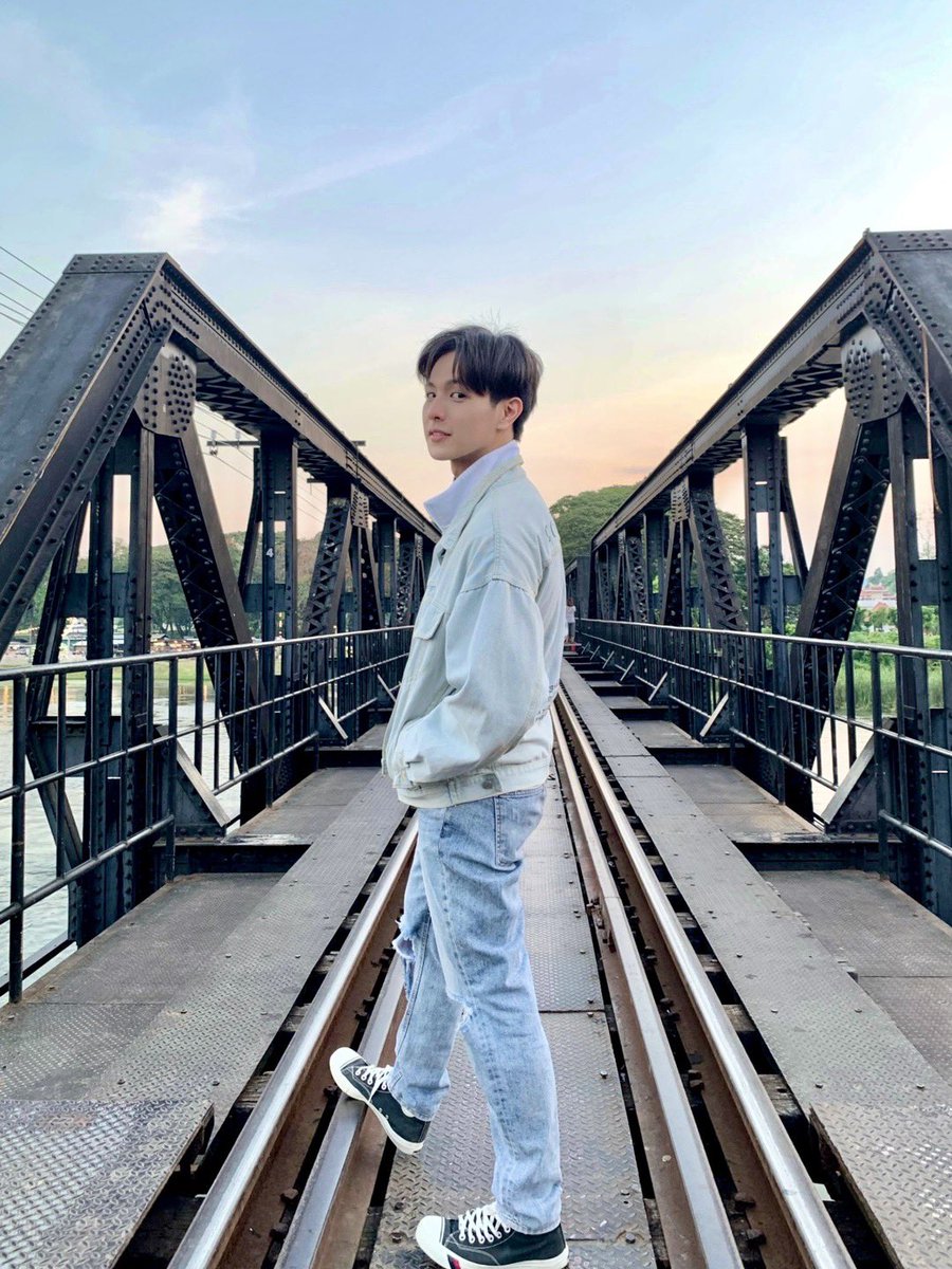 Flukejeee's tweet photo. Hope u walk together ☺️ #Flukepsk https://t.co/KqJpB7zqZk