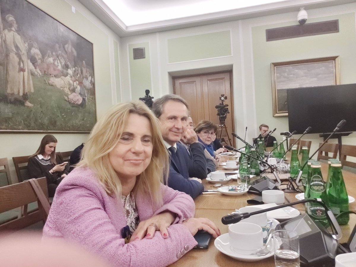 En réunion <a href="/PES_PSE/">PES 🌹🇪🇺</a> à #Varsovie au #Parlement polonais #Sjem avec les leaders de <a href="/NowaLewica/">Nowa Lewica</a> <a href="/SergeiStanishev/">Sergei Stanishev</a> <a href="/ch_rouillon/">Christophe Rouillon</a> <a href="/victory_michele/">Michèle Victory</a> <a href="/FrancoisComet1/">Comet François</a>