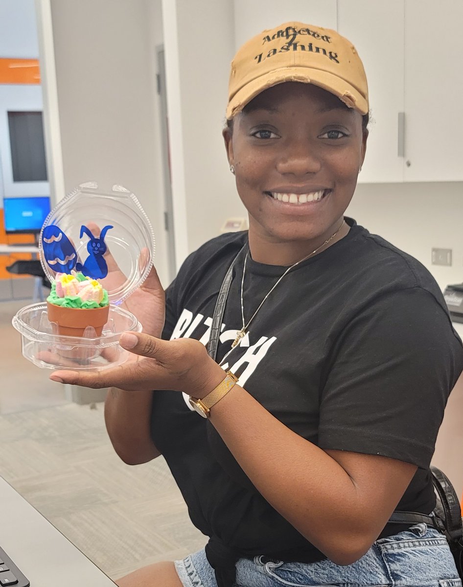 houstonlibrary's tweet image. Wouldn&apos;t these cake toppers be a great addition to your #Easter goodies? Visit one of our #TECHLink locations this week &amp;amp; learn how to make them! Reserve some time today: houstonlibrary.org/techlink #ILoveHPL