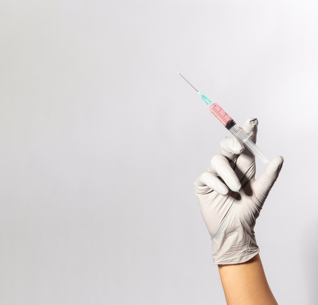 DistractionUM's tweet image. Syringe. Needle. Poof! All those years of aging are magically gone. But while Botox is most commonly used for cosmetic purposes, there is actually a whole list of other non-cosmetic reasons why people get it from head to, well, vagina. These are some other perks of the poke.