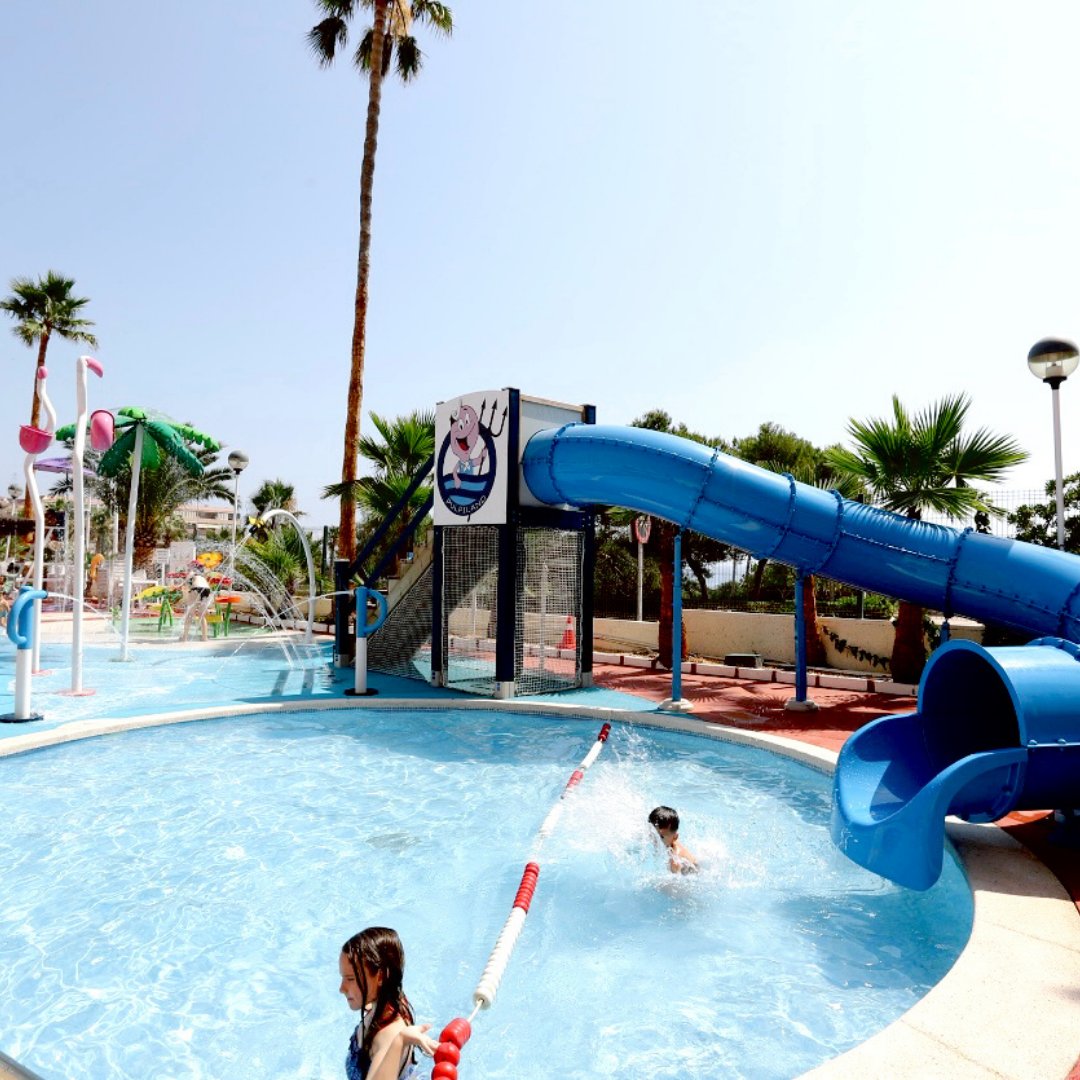 ¡Los peques también necesitan desconectar! 🎢

Sorpréndelos con una escapada super refrescante para toda la familia 💧👨‍👨‍👧

Our little ones also need to disconnect! 🎢

Surprise them with a refreshing escape for the whole family. 💧👨‍👨‍👧