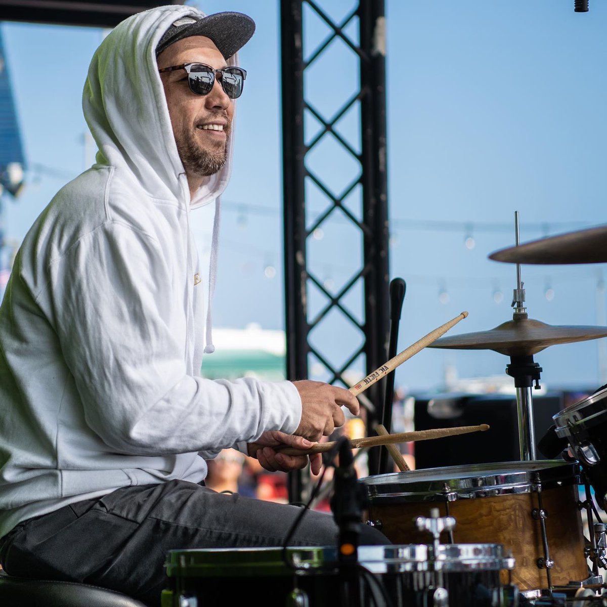 Another Sunday funday for the books! 🤘💖🌊🎶☀️ 
Thanks to everyone who came out yesterday. Special thanks to @sealegsatthebeach @metsbadseed and of course <a href="/doahsdaydream/">Doah Lee</a> for rocking the stage with us. Until next time…💖!

📸 1 &amp; 4 Mighty Lion Shoots 
📸 2 &amp; 3 Jake Shwarz