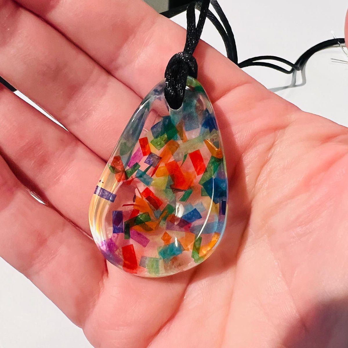 ZaoNecklaces's tweet photo. More Tame Impala confetti in worry stone shaped pendants are finished.
#tameimpala #slowrush #tameimpalaconfetti
https://t.co/VnWFR25QKP https://t.co/6CYurPiTB4