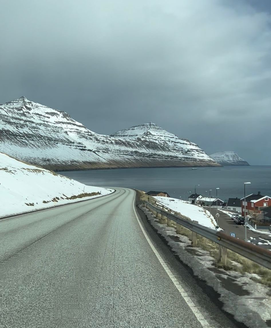 🇫🇴🏟 Faroe Islands Stadium Tour

I hired a van, bought a football then set off to visit every Faroese Premier League football stadium.

📸 Here they are in all their glory, some of the most scenic stadiums in Europe…

🧵 Thread: