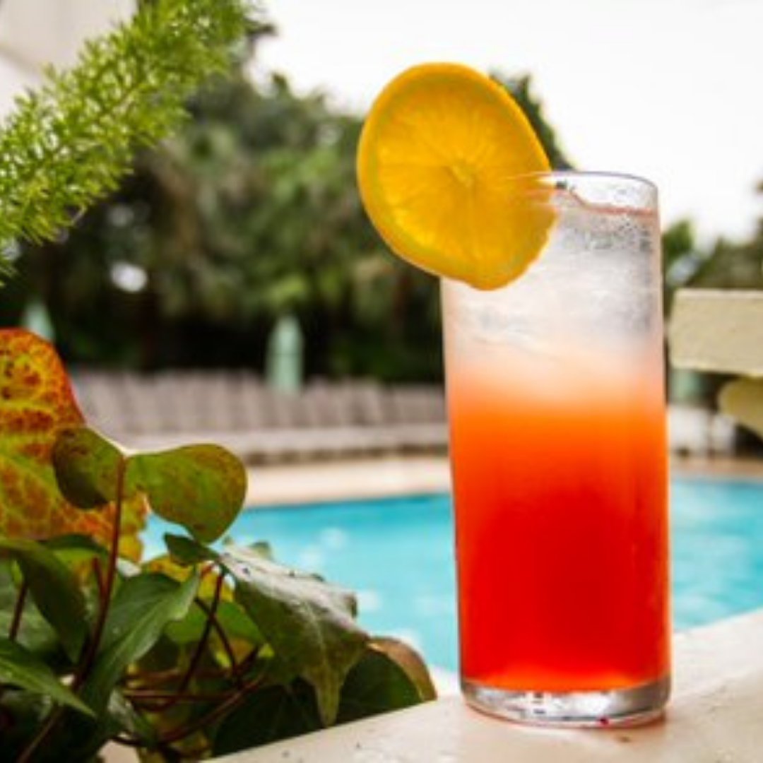 countryclubnola's tweet photo. Happy Monday! Don't forget we have our #weekday #HappyHour from 4-7pm , featuring $3. well drinks and $5. House wine, House margaritas and draft beers. #MondayMood #noladrinking #noladrinks #nolabars https://t.co/yOJmZ2gyjf