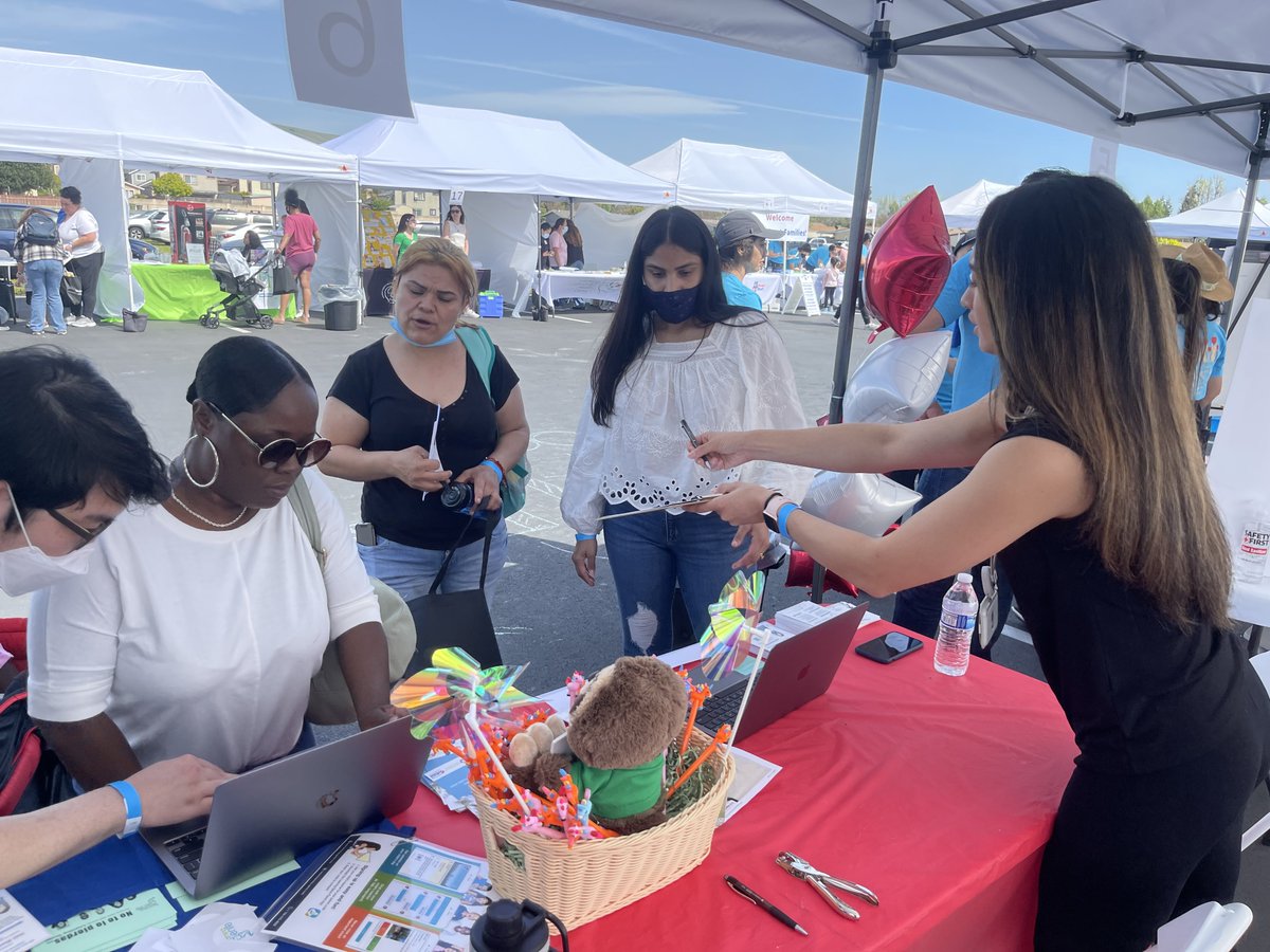 Members of the Child Wellness Lab went to the Kidango Parents’ Fair in Alameda County to recruit families for the NIH-funded Hair Biomarkers Study. They illustrate how Stanford researchers are involving the Bay Area’s underserved communities in NIH-funded research.
