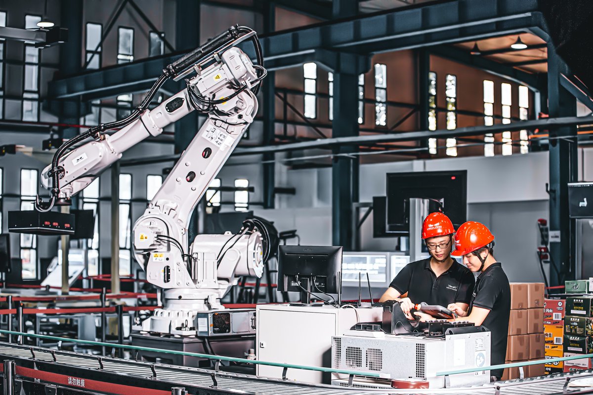 BeaconTrax's tweet photo. Managing material flow is an essential part of manufacturing. A real-time asset monitoring and visibility system to keep track of assets in the production process. #manufacturing, #assettracking, #workinprogress, #toolstracking, #blebeacons, #beacontrax https://t.co/nYPSSWSkfe https://t.co/QMDvL3l6bt