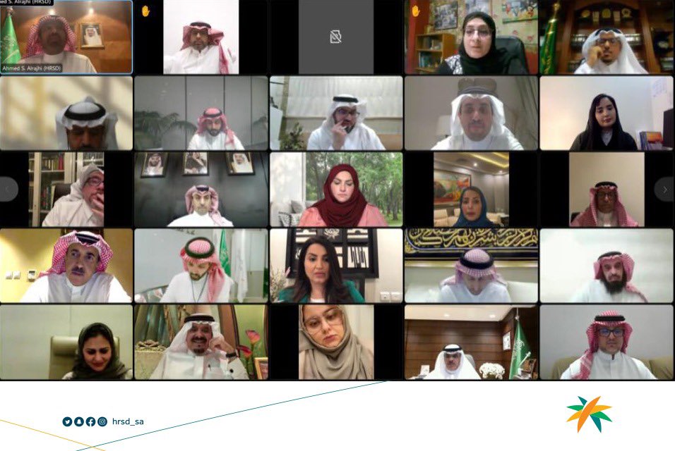 Ahmed_S_Alrajhi's tweet photo. سعدت اليوم بلقاء عدد من الكتاب في الصحف السعودية، المهتمين بالمجال الخيري والاجتماعي، وقد استعرضنا معاً مستقبل هذا المجال وتوجهات الوزارة نحوه، واستمعنا لآرائهم ومقترحاتهم المميزة، شاكراً لهم هذا التكامل المهم. https://t.co/QPc7NKgnm3