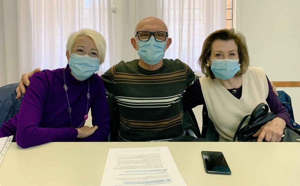 pacientactiuib's tweet photo. Avui reunió amb Lali, Manel i Juana Mari 😃per preparar el taller entre iguals per a persones cuidadores:
▶️ Del 25/04 al 30/05. 
▶️ De 11:30 a 13:30h
▶️ Per a cuidador@s de @CSSonCladera @sonrutlan @CSRafalNou
Gràcies Neus Pueyo Miriam Amador i M.José Herreros de @apmallorca 😄 https://t.co/4fo56hKZTK