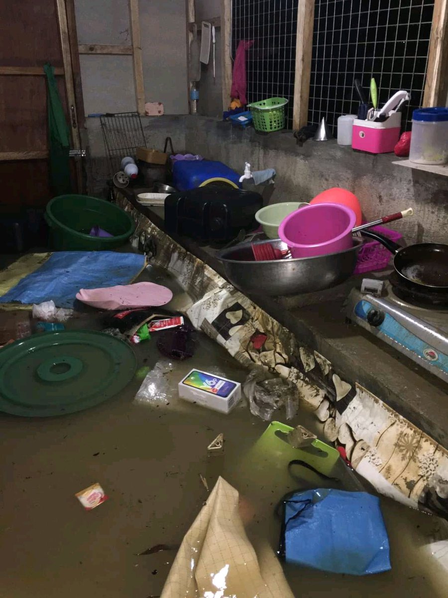 reese_in_peace_'s tweet photo. ‼️Current situation in various Panay Provinces due to #AgatonPH Sobrang dami na po need i rescue. Nasira na din po yung tulay sa Dingle, Iloilo @lenirobredo #ProtectAikaRobredo Please #CapizNeedsHelp #IloiloNeedsHelp #BaybayNeedsHelp #VisayasNeedsHelp #PanayNeedsHelp https://t.co/FnujhrA5WD