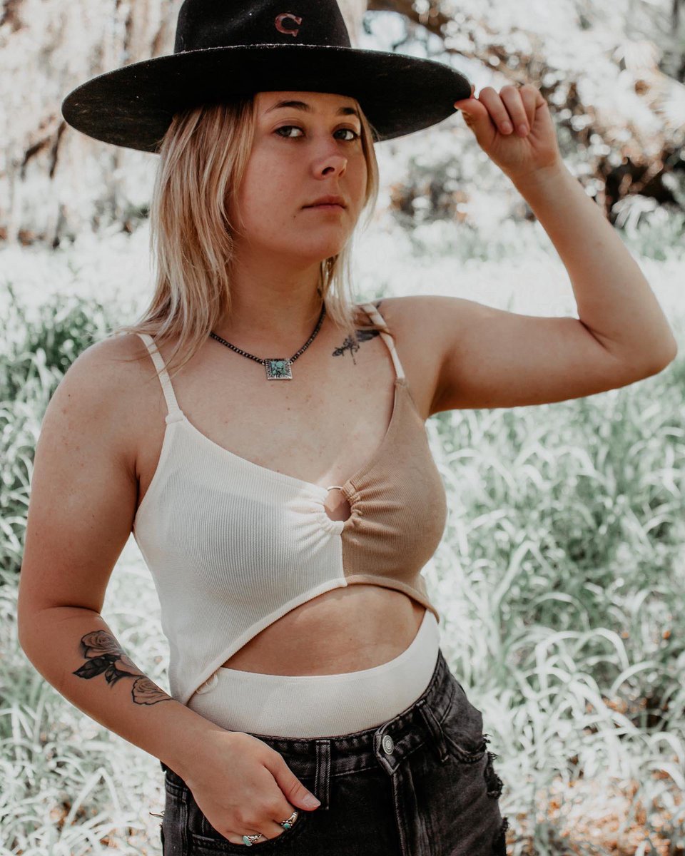 WonderingGypsy2's tweet photo. Call you later bodysuit + Kenzie mom jeans //✨✨ this fit is what you need!
•
•
•
•
•
#westernchic #neutralstyle #westernboutique #lakelandboutique #shopsmall https://t.co/iffyshiy5B