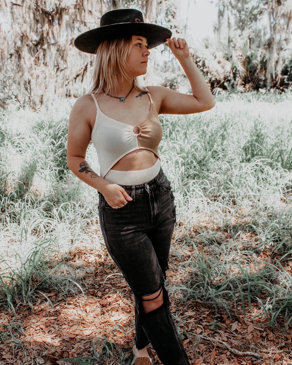 WonderingGypsy2's tweet photo. Call you later bodysuit + Kenzie mom jeans //✨✨ this fit is what you need!
•
•
•
•
•
#westernchic #neutralstyle #westernboutique #lakelandboutique #shopsmall https://t.co/iffyshiy5B