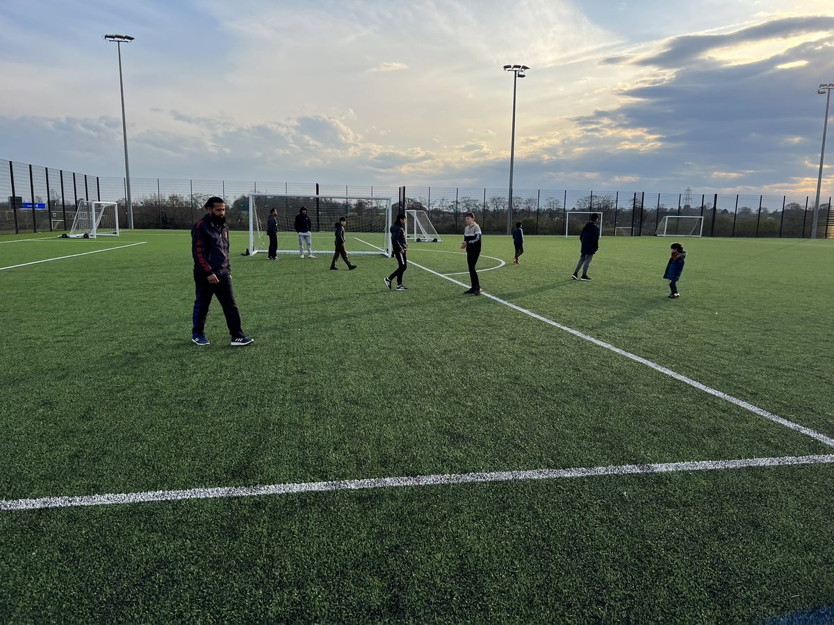 Excellent session today @TSLTStockwoodPk  Monday wicketz hub. <a href="/Cricket_East/">Cricket East</a> <a href="/LordsTaverners/">Lord's Taverners</a> <a href="/LutonSPAN/">Luton Sports and Activity Network</a> <a href="/ActiveLuton/">Active Luton</a> @SarahOwen_ <a href="/FarleyBigLocal/">Farley Big Local</a> <a href="/Community_Award/">Luton & Bedfordshire Community Awards</a> <a href="/AwardsCommunity/">Bedfordshire Community Awards</a> <a href="/CaddingtonCC/">Caddington Cricket</a>