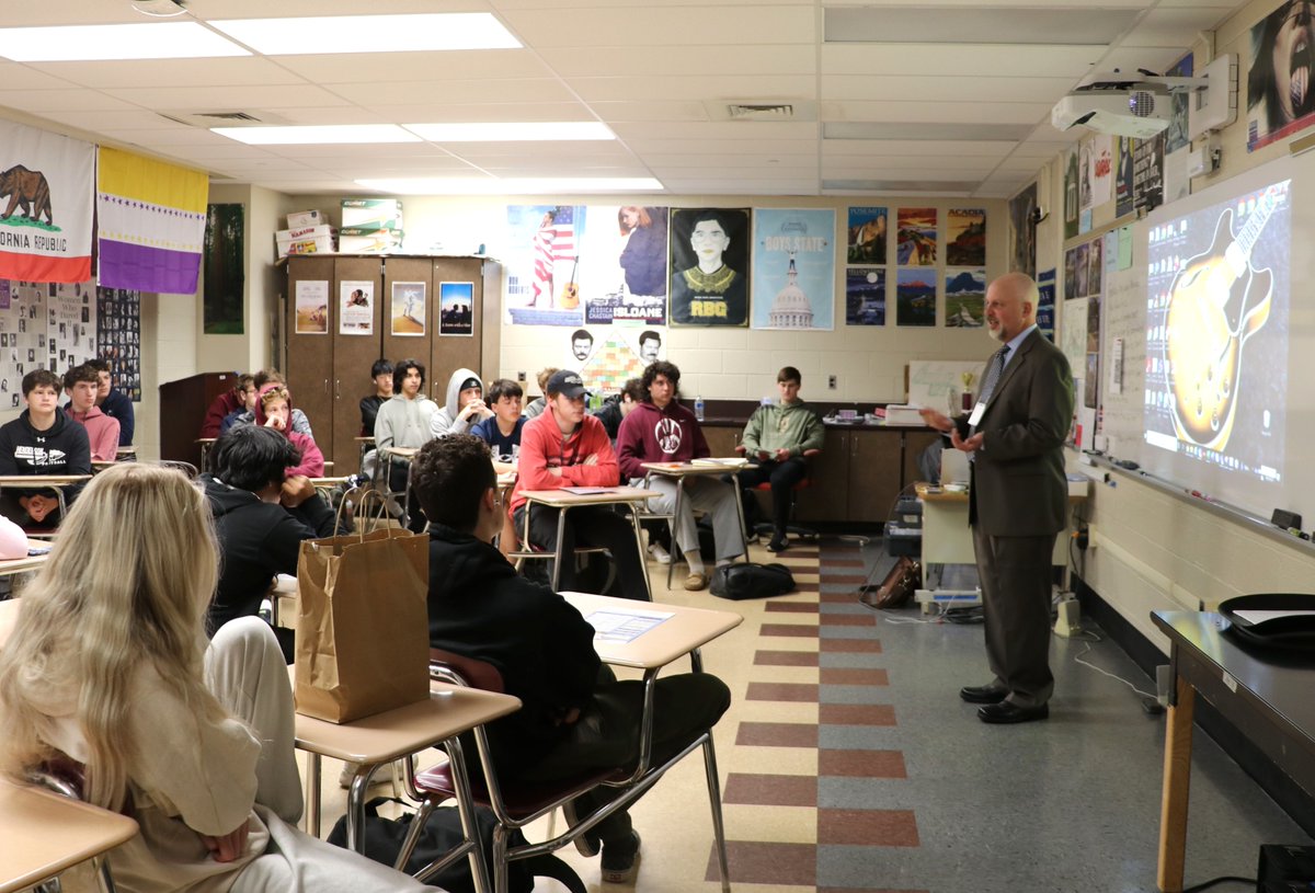WestChesterASD's tweet photo. More photos of #WCASD students connecting with local professionals during Henderson's #career day!
They had a great time, even if they did have to sing in front of their classmates while learning about the enthusiasm needed to teach young children π#WCASDEducates https://t.co/8zLNSkHgkT