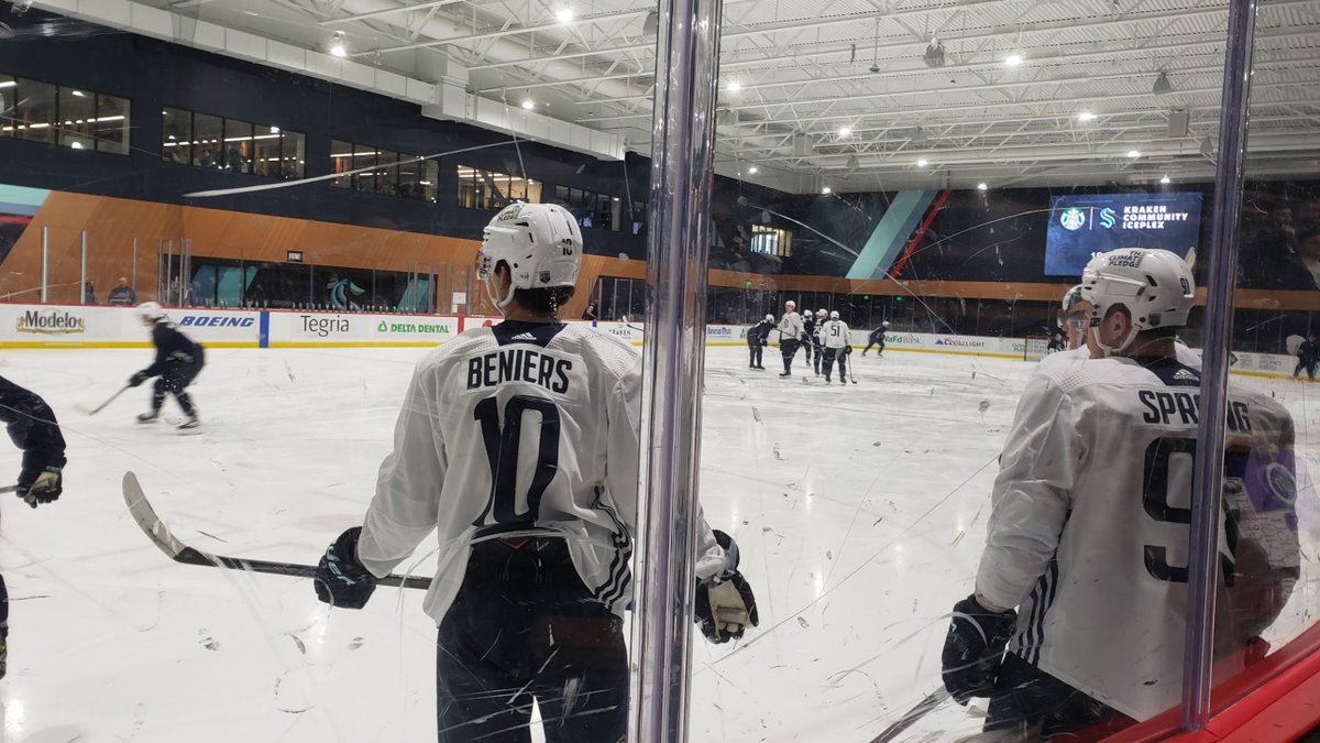 KrakenIceplex's tweet photo. Lots of #SeaKraken fans attended public practice today to cheer on Matty Beniers! 

Next public practice is this Friday → https://t.co/p4C8r3FhI5 https://t.co/Lg4l5Sd2sU