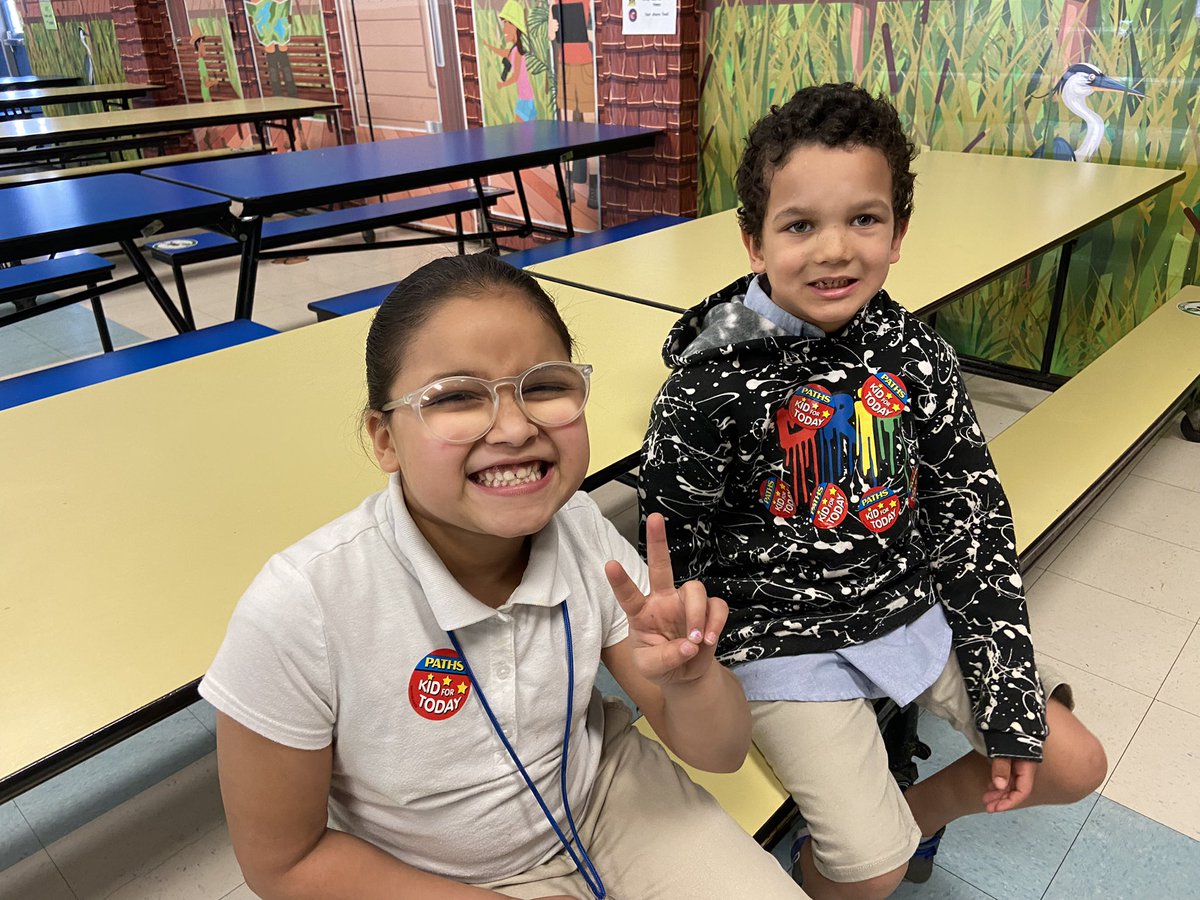 DesireeFaison's tweet photo. The hair, the smiles, and SONIC TOO! Getting ready for our PATHS FAMILY NIGHT @EvanGShortlidge @ShortlidgeAP #jfactor https://t.co/RnOCcfqFcJ