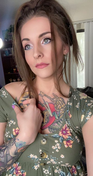 April Minx’s pics and videos