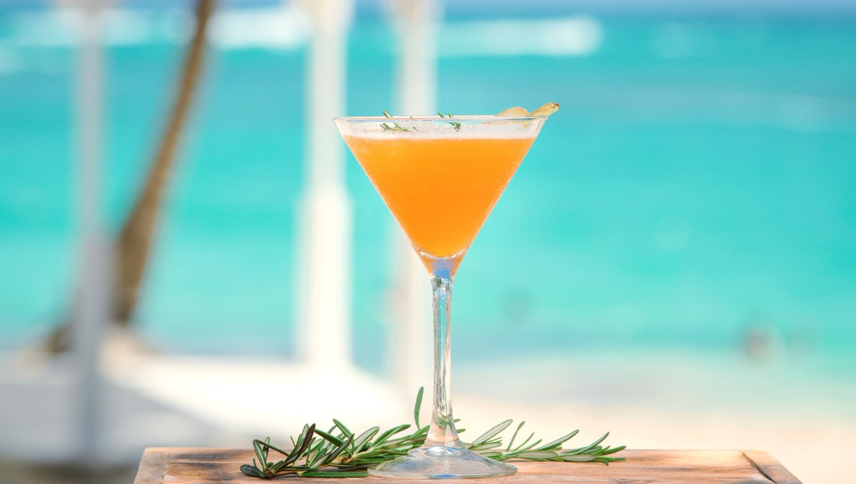 MajesticResorts's tweet photo. #MajesticMixology: We were inspired by #Spring fever to create these delectable #cocktails, appropriately named #GingerLady @PuntaCana &amp; #SpringRose @CostaMujeres, available in our hotels' lobby bars.

Enjoy a taste of spring at home with these recipes! https://t.co/JdMZnuqOTL https://t.co/dpR6eh2R20