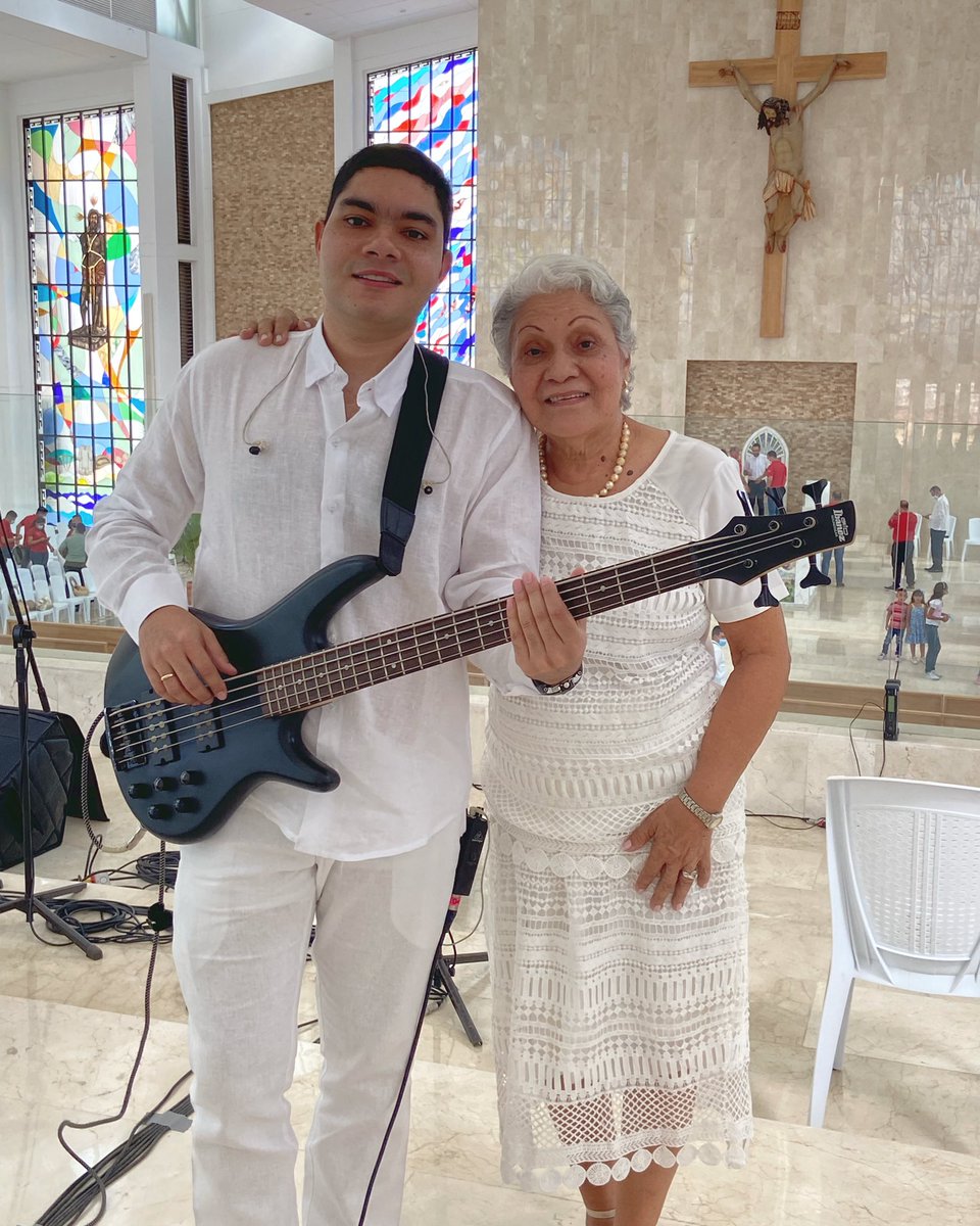 Con mi madre cantándole al EccheHomo