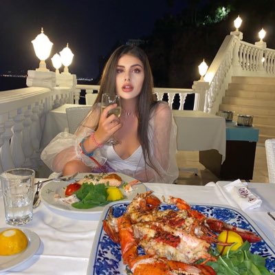 liya53737518's tweet photo. #新头像 https://t.co/eia9hESzXh