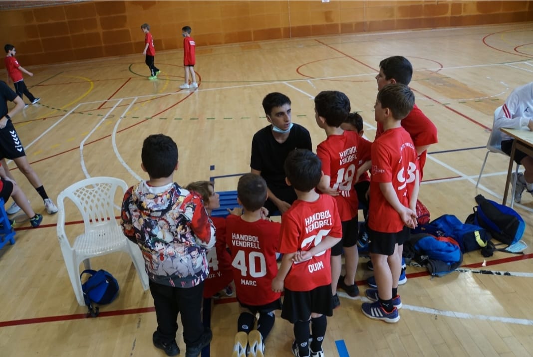 Esc.Handbol Vendrell tweet media