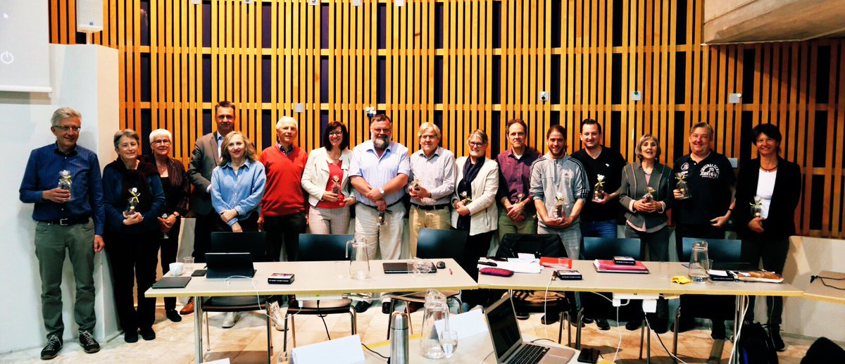 GGRWetzikon's tweet photo. Die Sitzung wird beschlossen mit der Verabschiedung der 16 ParlamentarierInnen, die nicht mehr dabei sein werden in der neuen Legislaturperiode. Sie bekommen ein Glas mit Pralinen… . https://t.co/cnqecCTppl