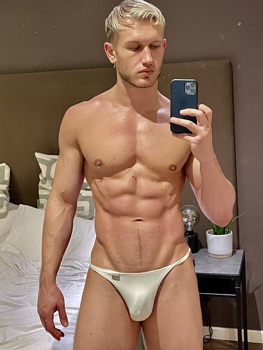 AshleyReece's tweet photo. It’s been a long day 🥵 https://t.co/s4bYS95aaF