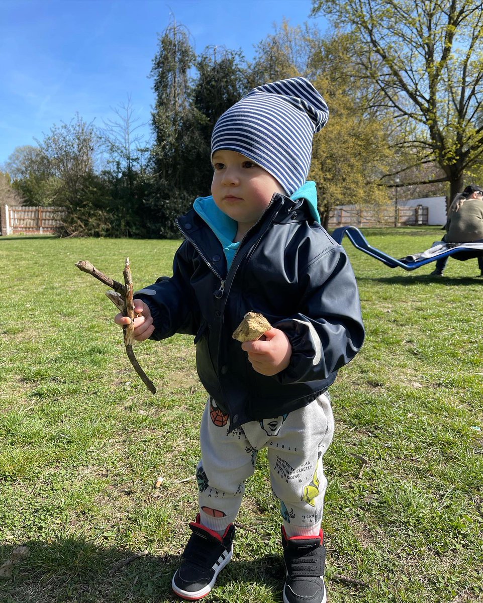 TeutaRashiti's tweet photo. After he saw a dog with a stick on his mouth, he thought that’s what dogs eat. He then tried to pick as much as he could and was chasing the dog to feed. https://t.co/f3CtVm7M5Z