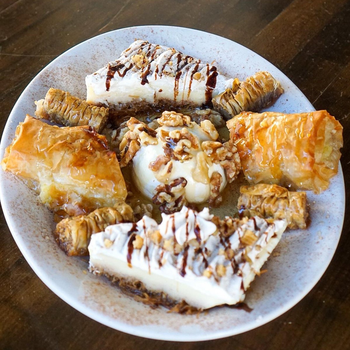 Nothing brightens a Monday like a sweet treat 😍 #opa #baklava #galaktoboureko #orlandofoodie

📷: @foodie.girly