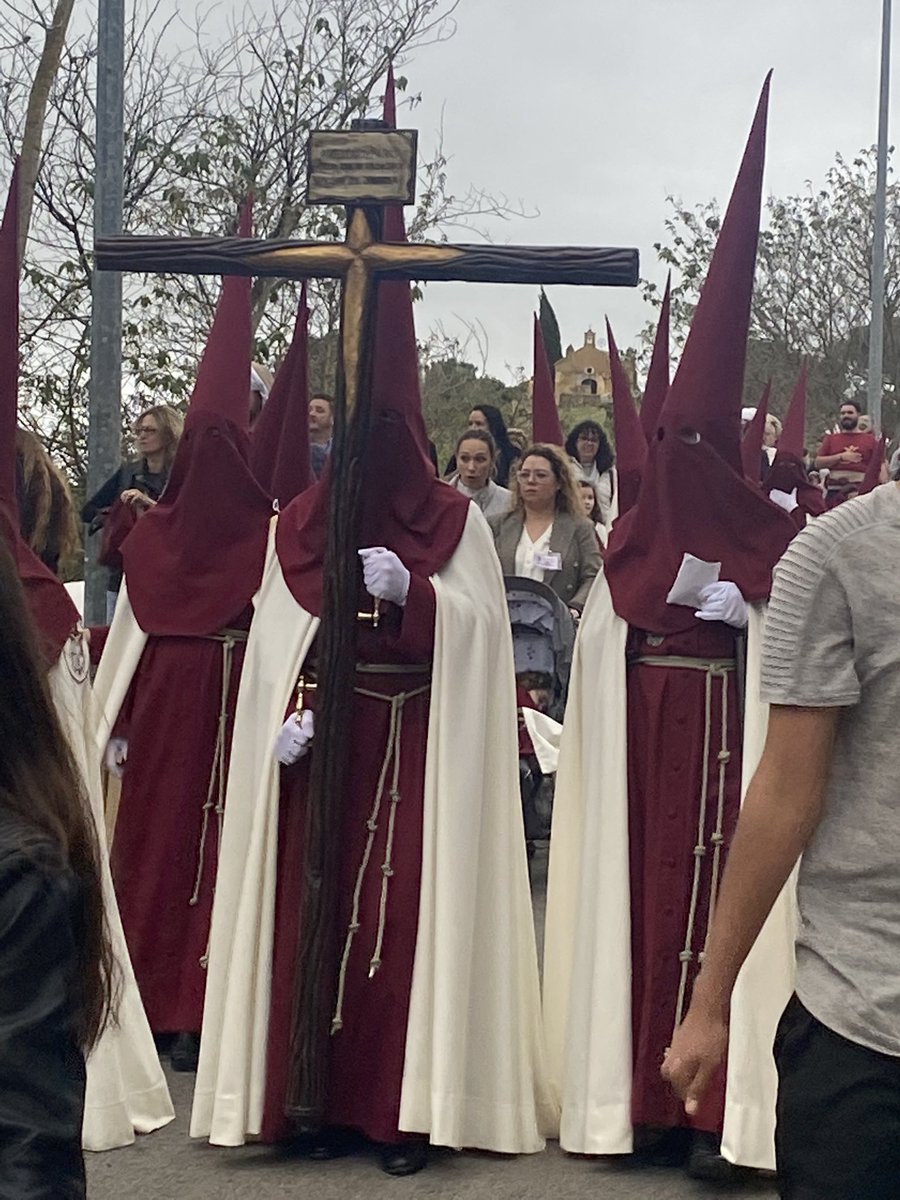 La historia solo recuerda a los valientes, nunca lo hizo de los cobardes. Los corazones toman decisiones, y ellos nunca se equivocan. Todo mi cariño y respeto a la <a href="/p_tercera/">Hermandad Tercera Palabra</a> Donde mejor que dormir esta noche que al otro lado del río.