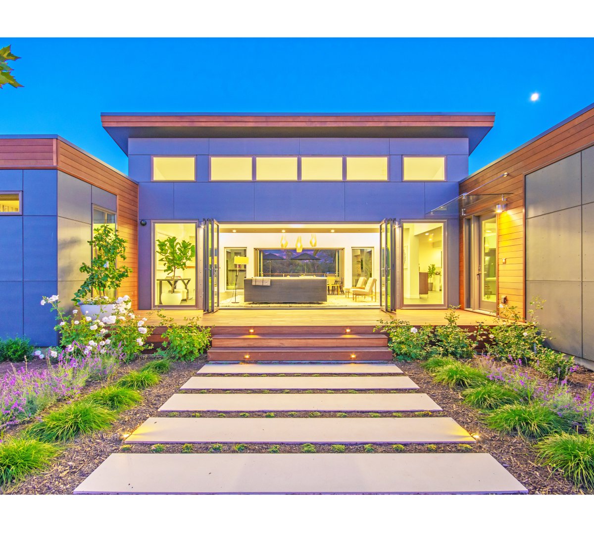 Breezehouse connects airy, open interiors with the effortless beauty of the outdoors. 🌳 bluhomes.com/homes-landing/…