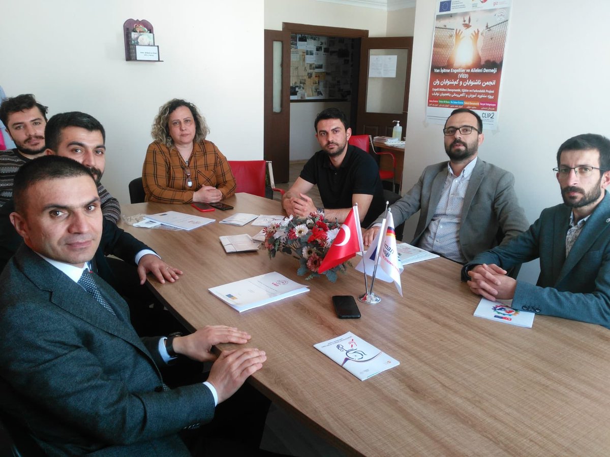 Van BarosuEngelliHakları komisyonu derneğimizi ziyaret etti.Sorun ve çözüm önerilerini ve,yapılacak işbirliklerini konuştuk @AvSinanT <a href="/VanEngelliHK/">Van Barosu Engelli Hakları Komisyonu</a> <a href="/vanbarosu/">Hukukcular Dernegi</a>