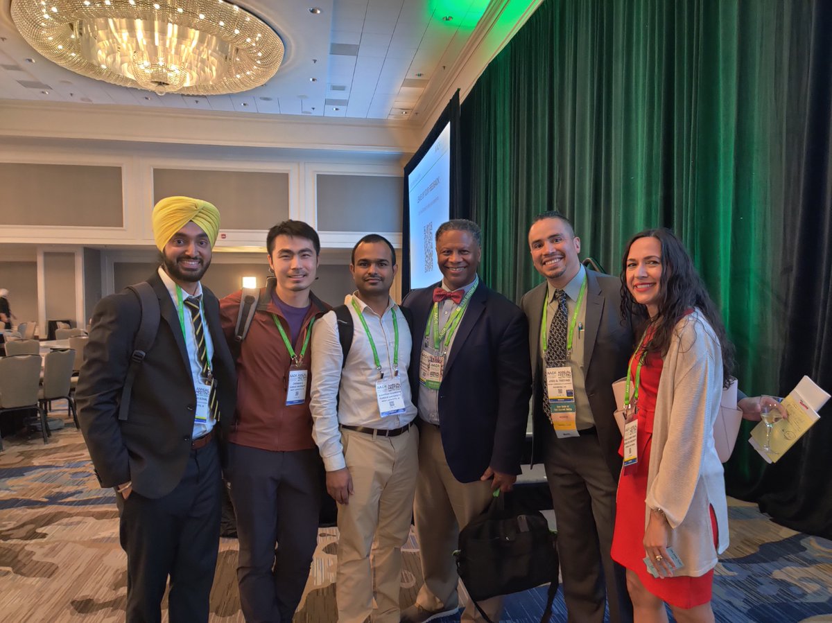 ikjot_sohal's tweet photo. Sudarsan (@sudarshan762), Chennan and me were fortunate to attend AACR's career session and hear inspiring stories from Dr. Robert Winn, Dr. Sheila Singh and Dr. Avrum Spira to develop a successful and passionate career in cancer research! It was so worth it! #AACR2022 https://t.co/ByvM55wuI4
